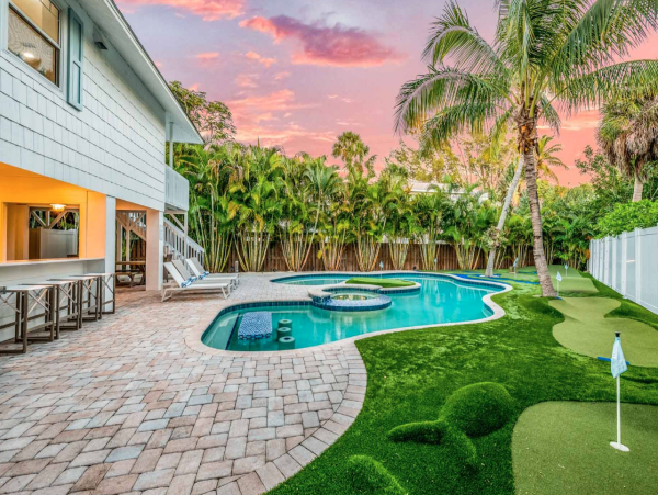 Walk to the Beach Three Bedroom Rental Home in Anna Maria